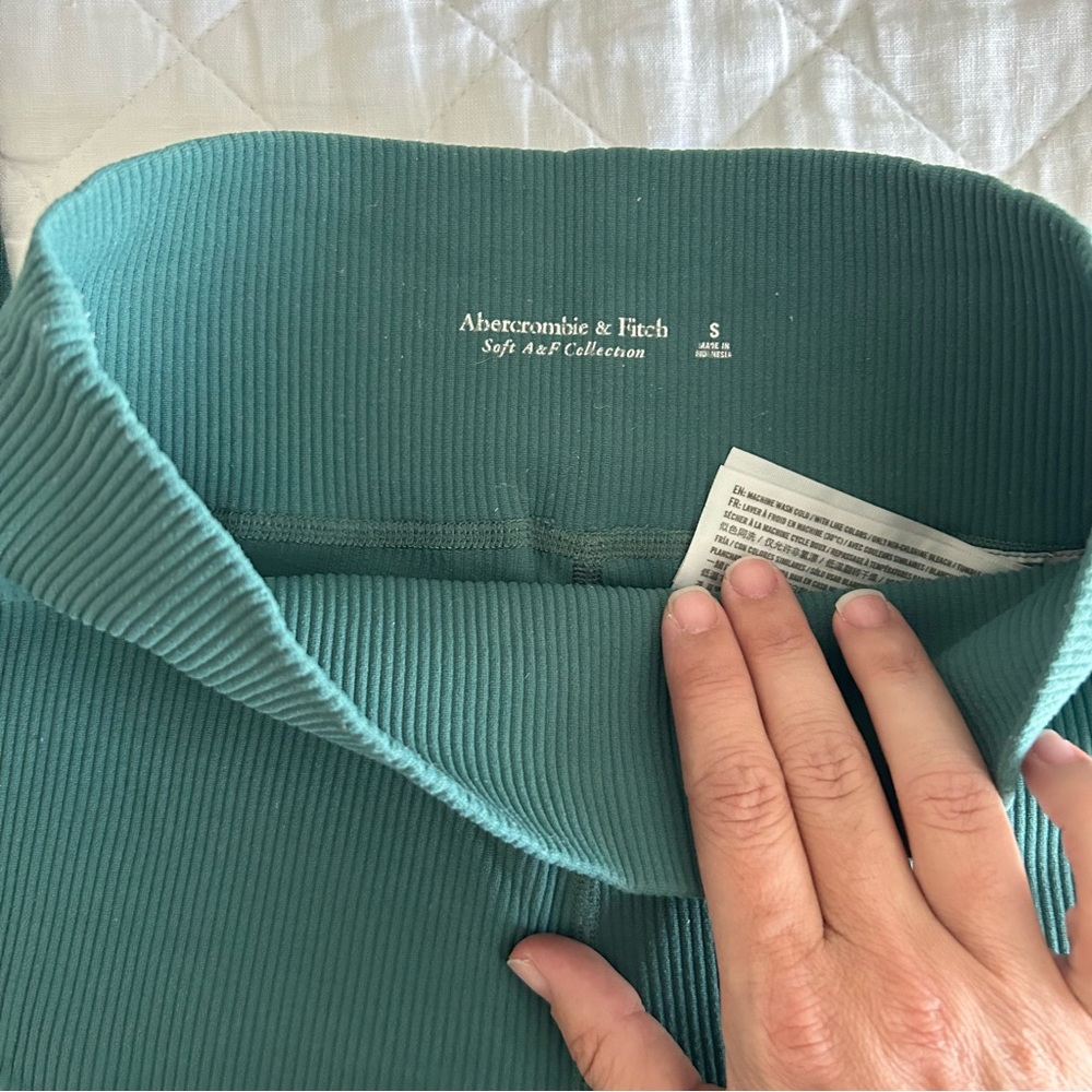 EUC A&F so soft collection ribbed leggings - Picture 4 of 6